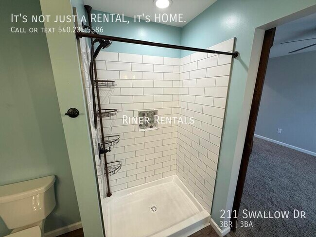 Building Photo - 211 Swallow Dr