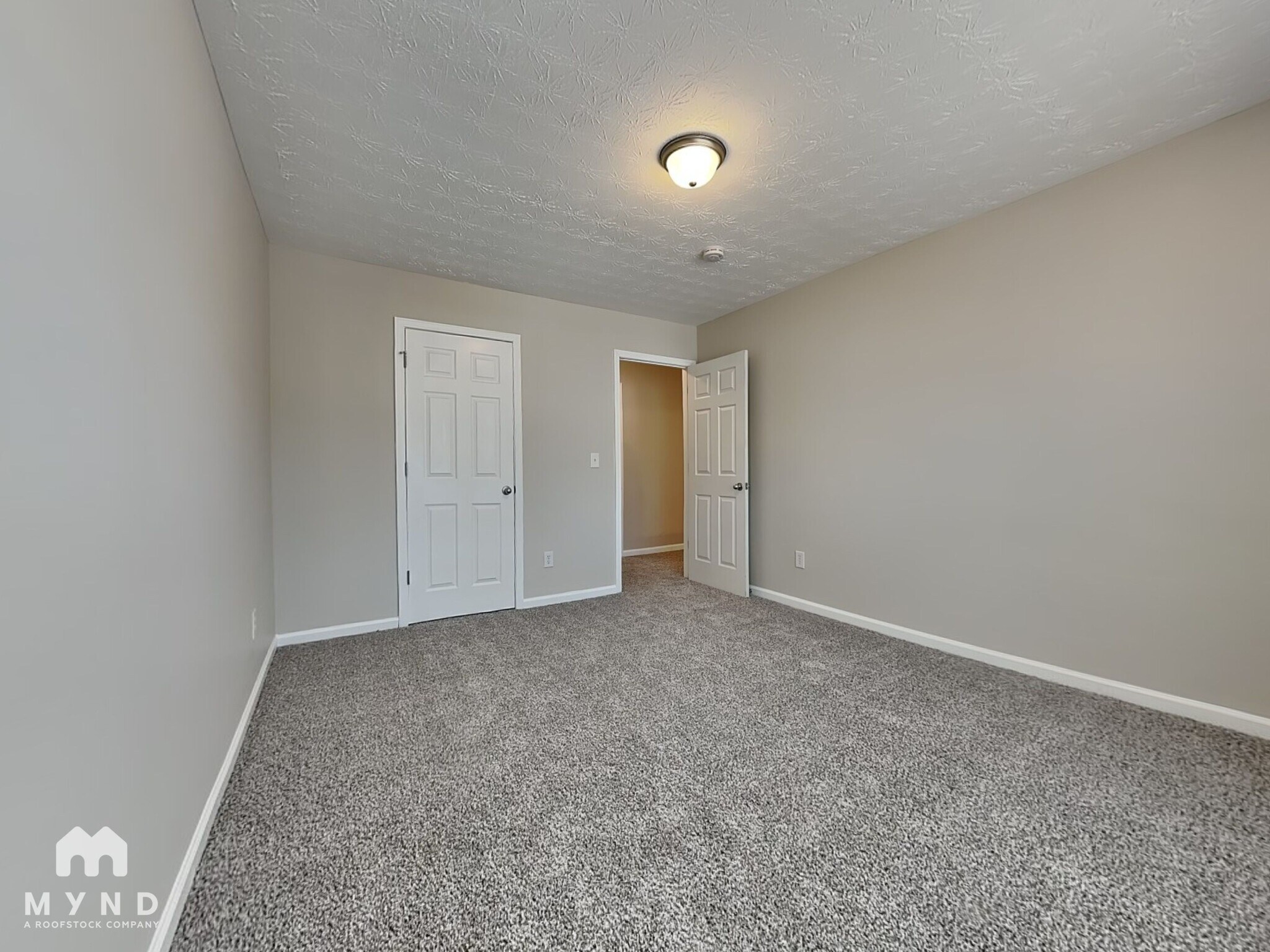 Building Photo - 2250 Village Green Dr