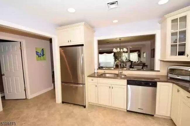 Building Photo - 24 Stryker Ct