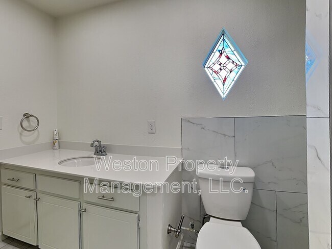 Building Photo - 8708 Cord Ave