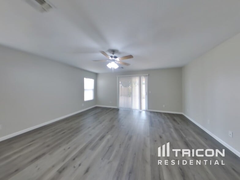 Building Photo - 4558 E Silverbell Rd