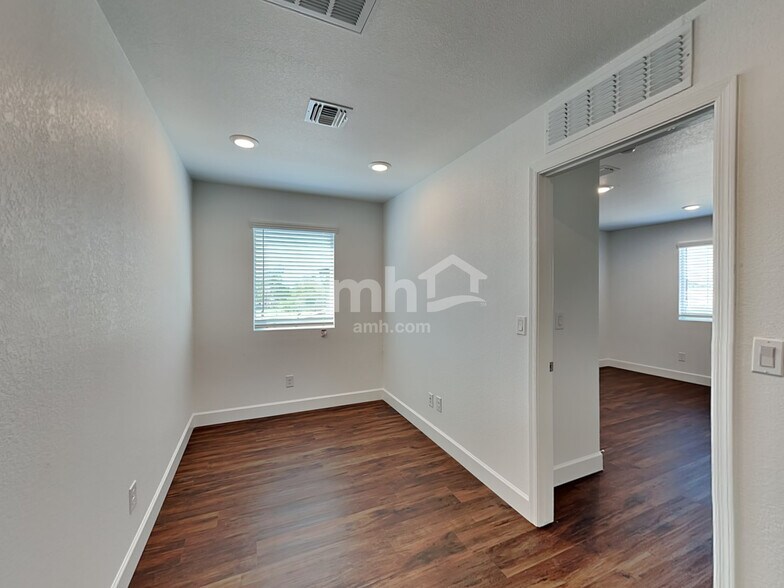Building Photo - 4215 W St Charles Ave