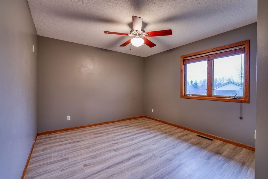 Building Photo - 7123 Yorktown Ln N