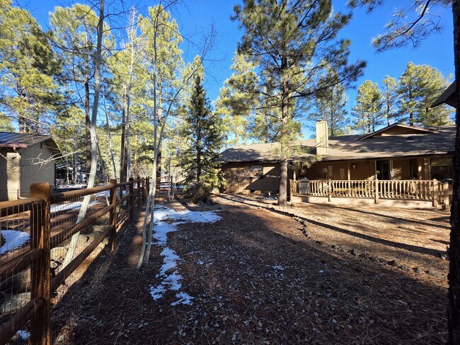 Building Photo - 7507 Tall Pine Dr