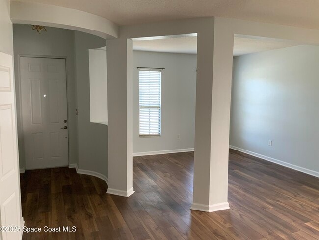 Building Photo - 753 Marian Ct