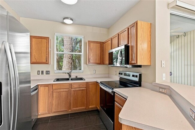 Building Photo - 13710 Forest Lake Dr