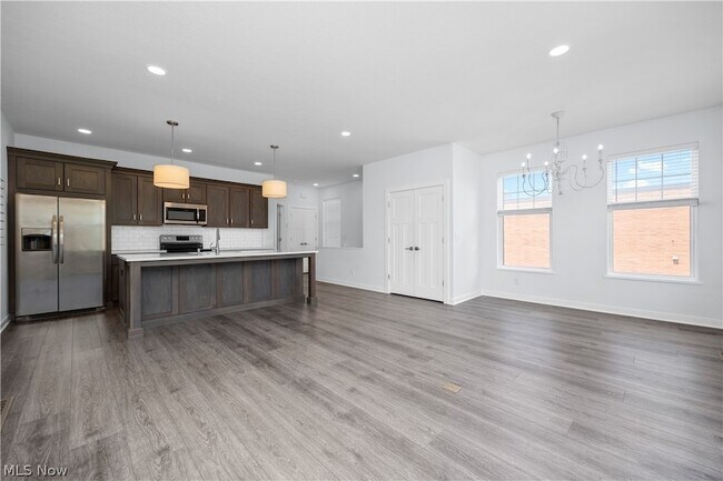 Building Photo - 2059 W 34th Pl