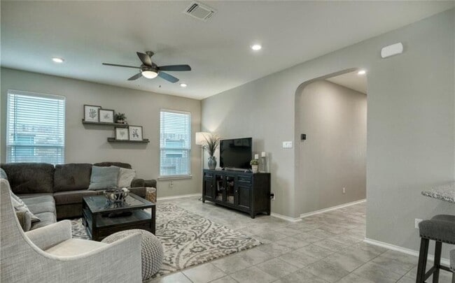 Building Photo - 109 Muenster Dr