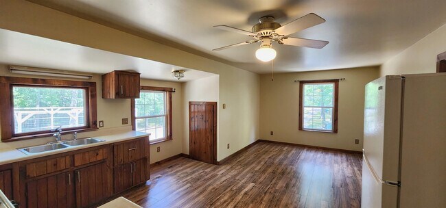 Building Photo - 226 N High Bridge Rd