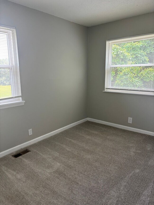 Building Photo - Charming 3BR Duplex in Huntsville