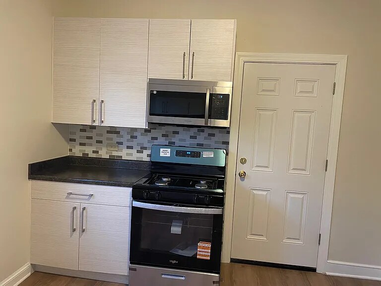 Building Photo - 1022 N Menard Ave