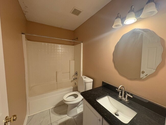 Building Photo - 3/2.5 Townhome Available Now!