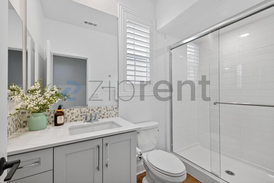 Building Photo - 12622 Stella Ln