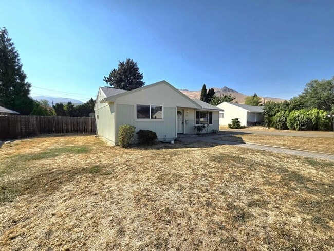 Building Photo - Two Bedrooms & One Bathroom Home $100.00 o...