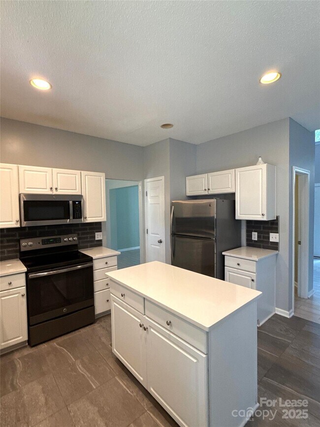 Building Photo - 6518 Harburn Forest Dr