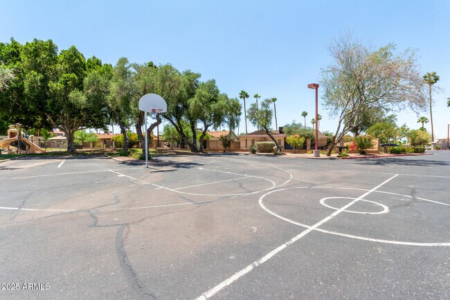 Building Photo - 1347 W Lobo Ave