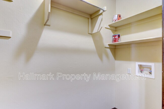 Building Photo - 1726 W Palm Pl