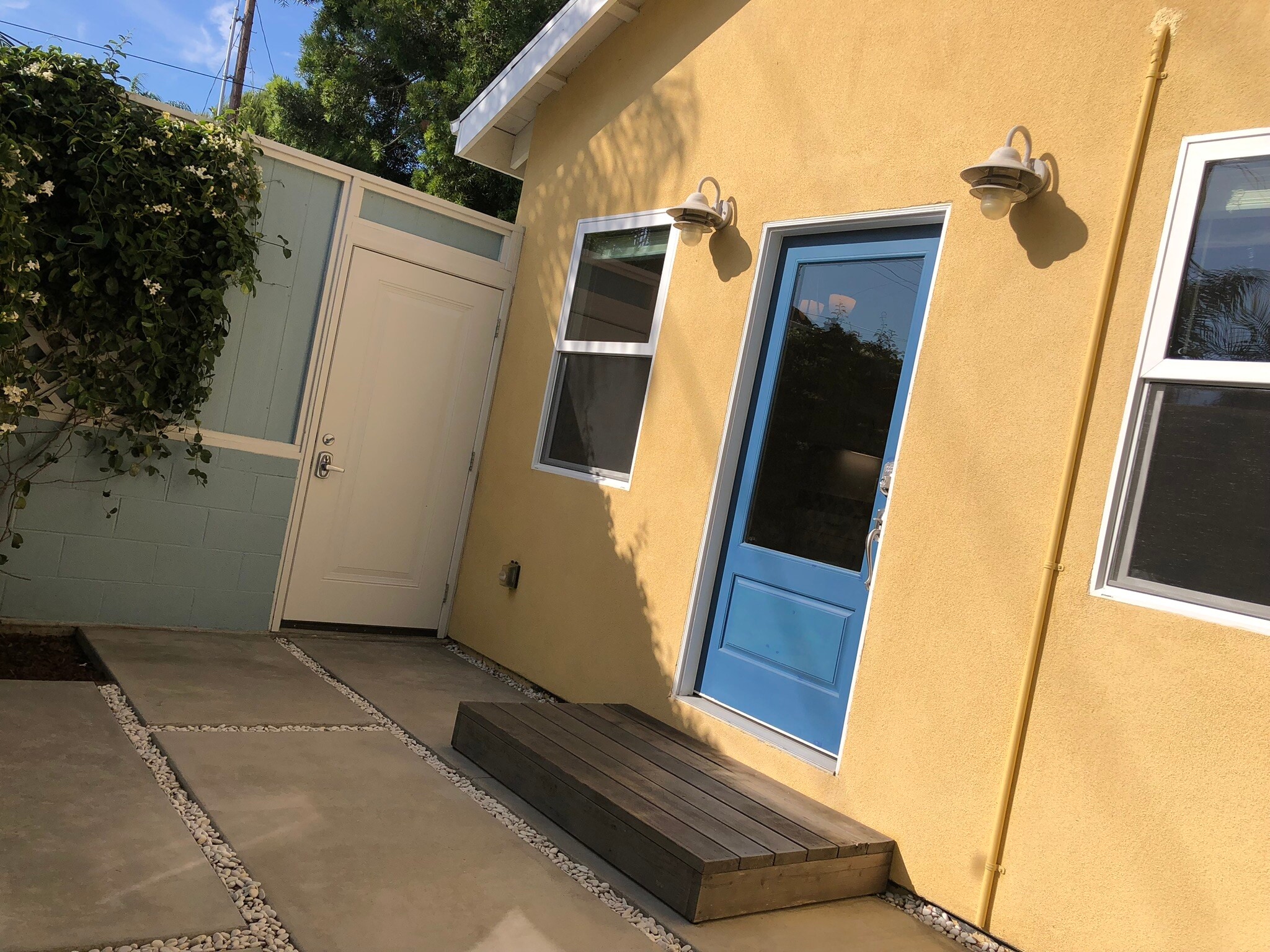 Building Photo - 12620 Palms Blvd