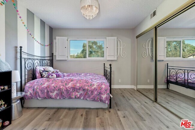 Building Photo - 10754 Garland Dr