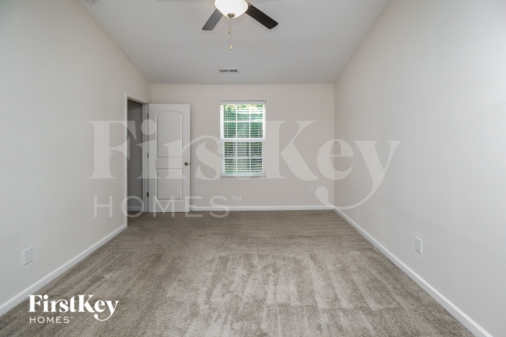 Building Photo - 4019 Maderia Dr NW