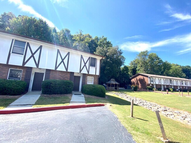 Building Photo - Flexible Lease Term Available for 2 Bed/1.5 Bath Townhome!