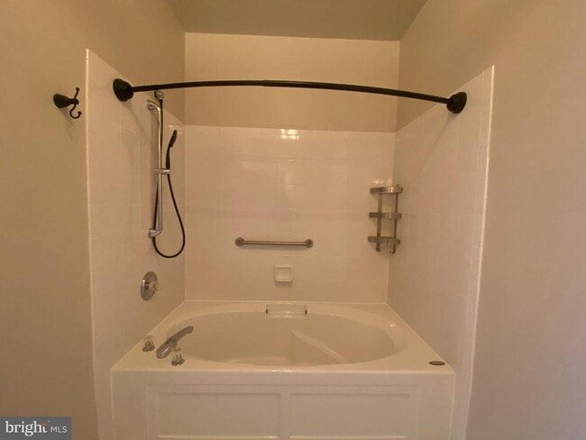 Building Photo - 76 Kyle Way