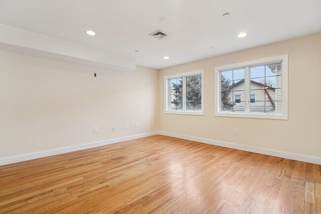 Building Photo - 124 68th St