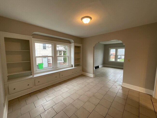 Building Photo - 19824 Pasnow Ave