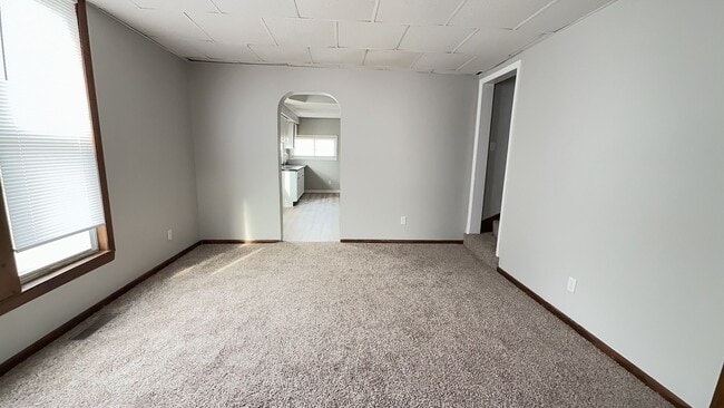 Building Photo - Beautiful Muncie Property!