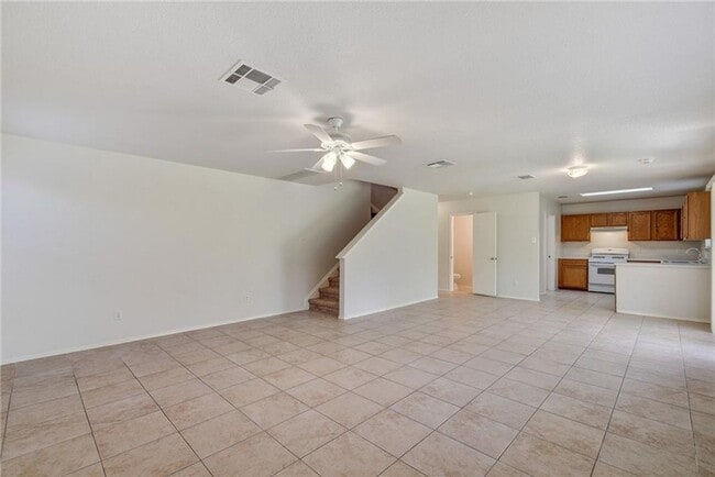 Building Photo - Large 4 Bedroom Home Near Major Conveniences