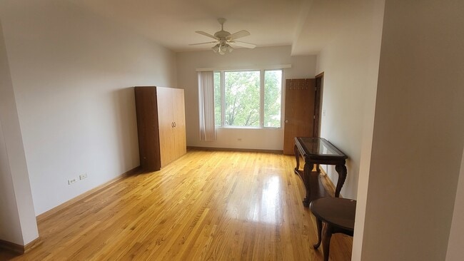 Building Photo - 2977 N Lawndale Ave