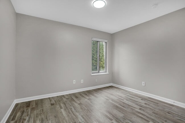 Building Photo - 7215 Johnnycake Rd