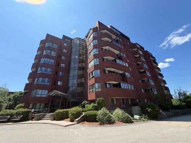 Building Photo - 200 Burkhall St