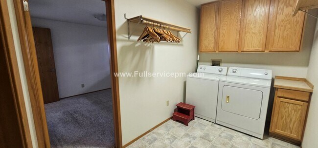 Building Photo - Quiet and charming 1 bedroom 1 bath DS apartment in Redondo Beach house