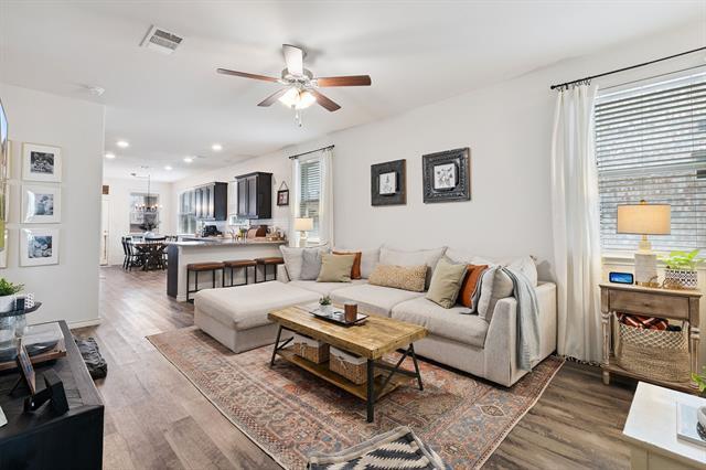 Building Photo - 2145 Miramar Dr