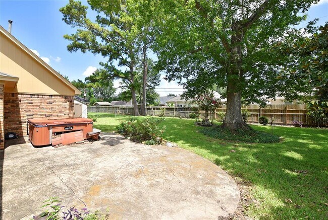 Building Photo - 1811 Laurel Oaks Dr