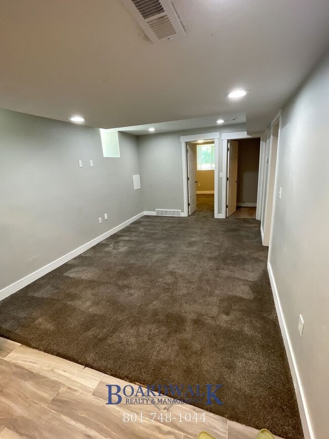 Building Photo - 555 S 900 E