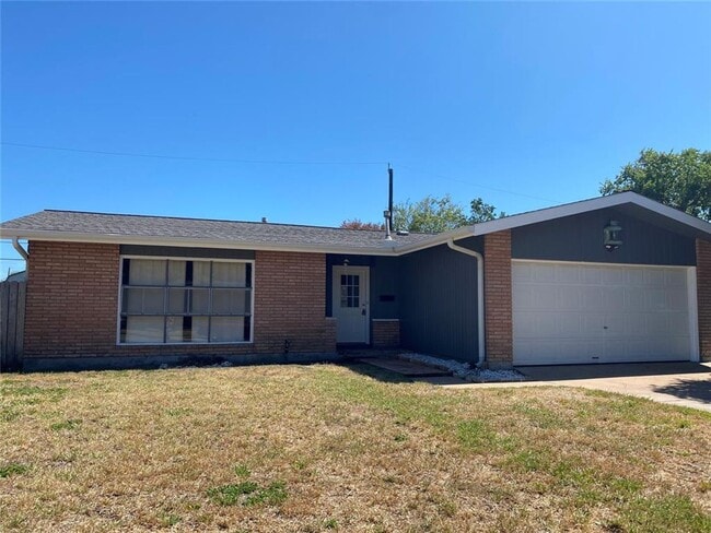 Building Photo - CUTE 3 BEDROOM, 2 BATHROOM HOME IN FISH VILLAGE. LARGE LIVING ARA WITH A SIZABLE KITCHEN, FORMAL ...