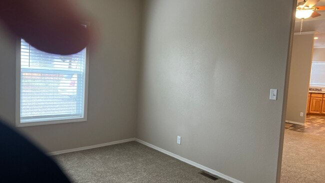 Building Photo - Newer Manufactured home  Paradise Location, 2 bed 2 bath, with office