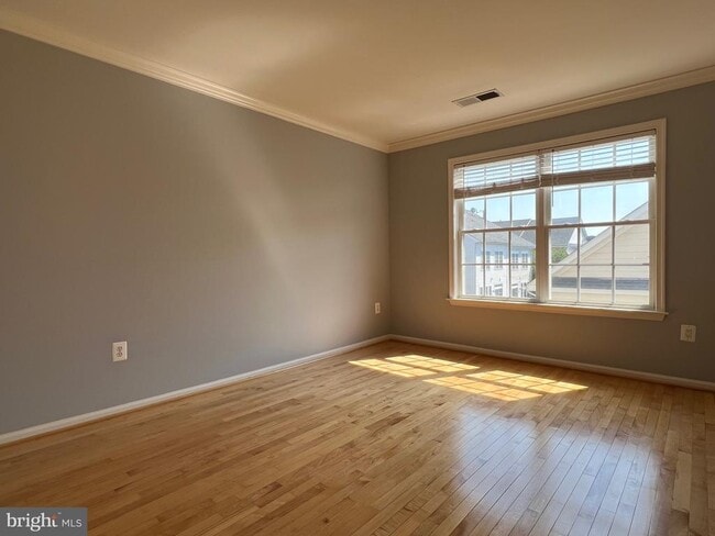 Building Photo - 787 Vestal St