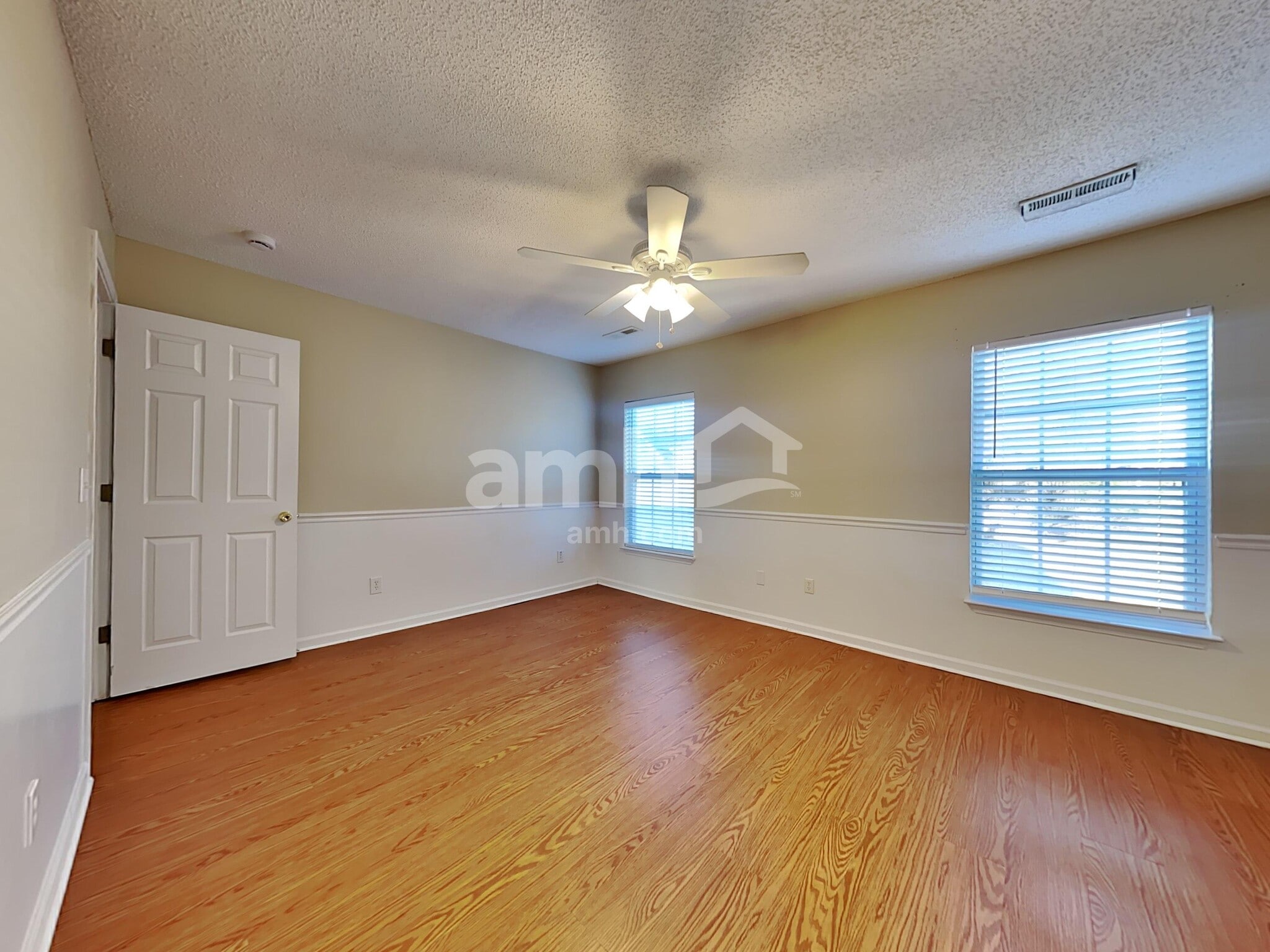 Building Photo - 5018 Thornton Dr