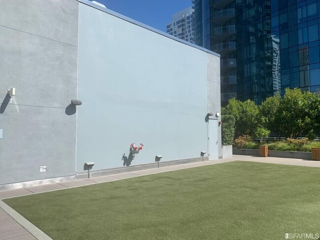Building Photo - 201 Folsom St