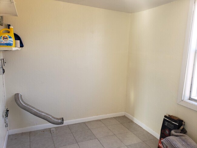 Building Photo - 160 S Maryland St