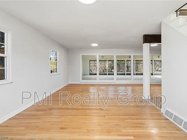 Building Photo - 607 Castle Blvd