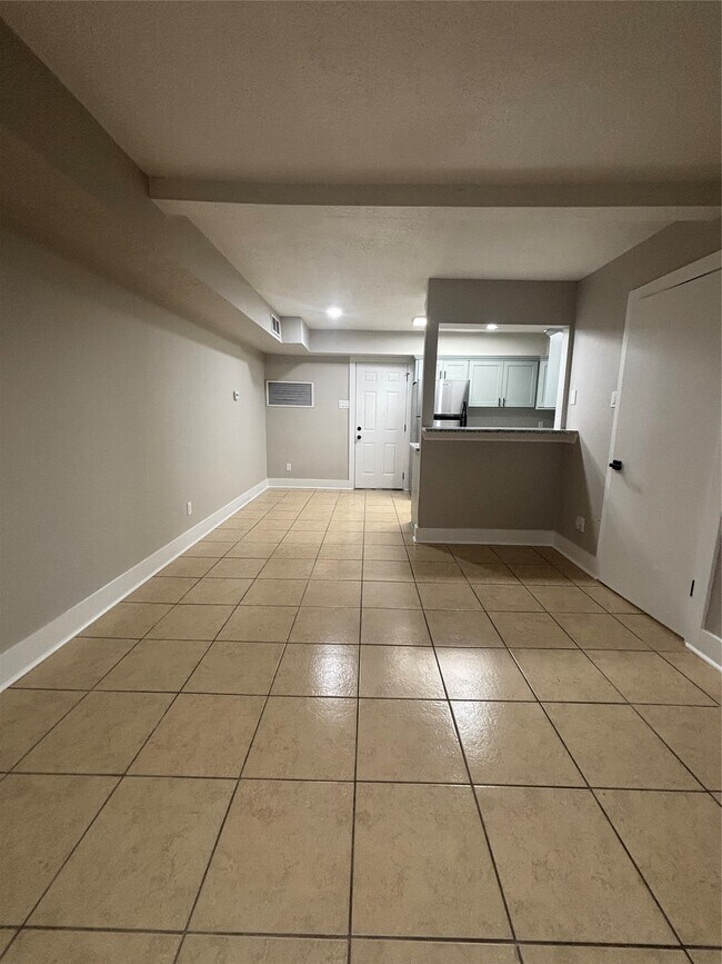 Building Photo - 216 S Pruett St