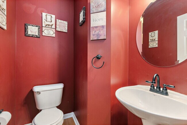 Building Photo - 253 Evergreen Cir