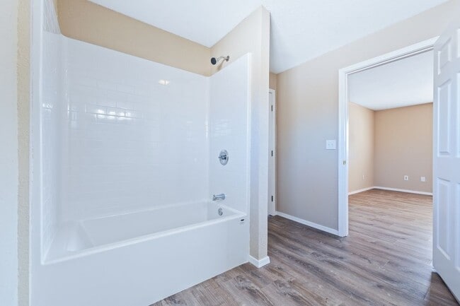 Building Photo - 1453 Luna Ln