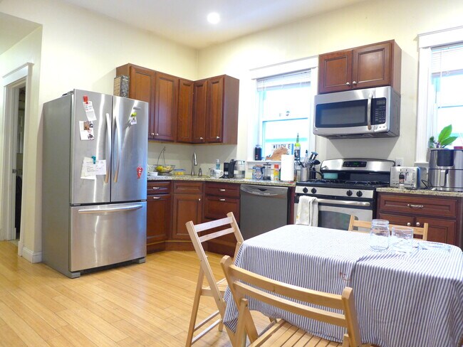 Building Photo - 1623 Tremont St