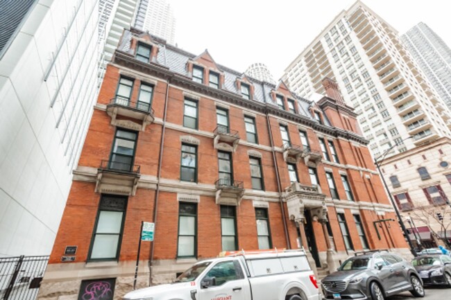 Building Photo - Gorgeous One Bedroom Apartment in Central ...