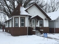 Building Photo - 614 10th St NE